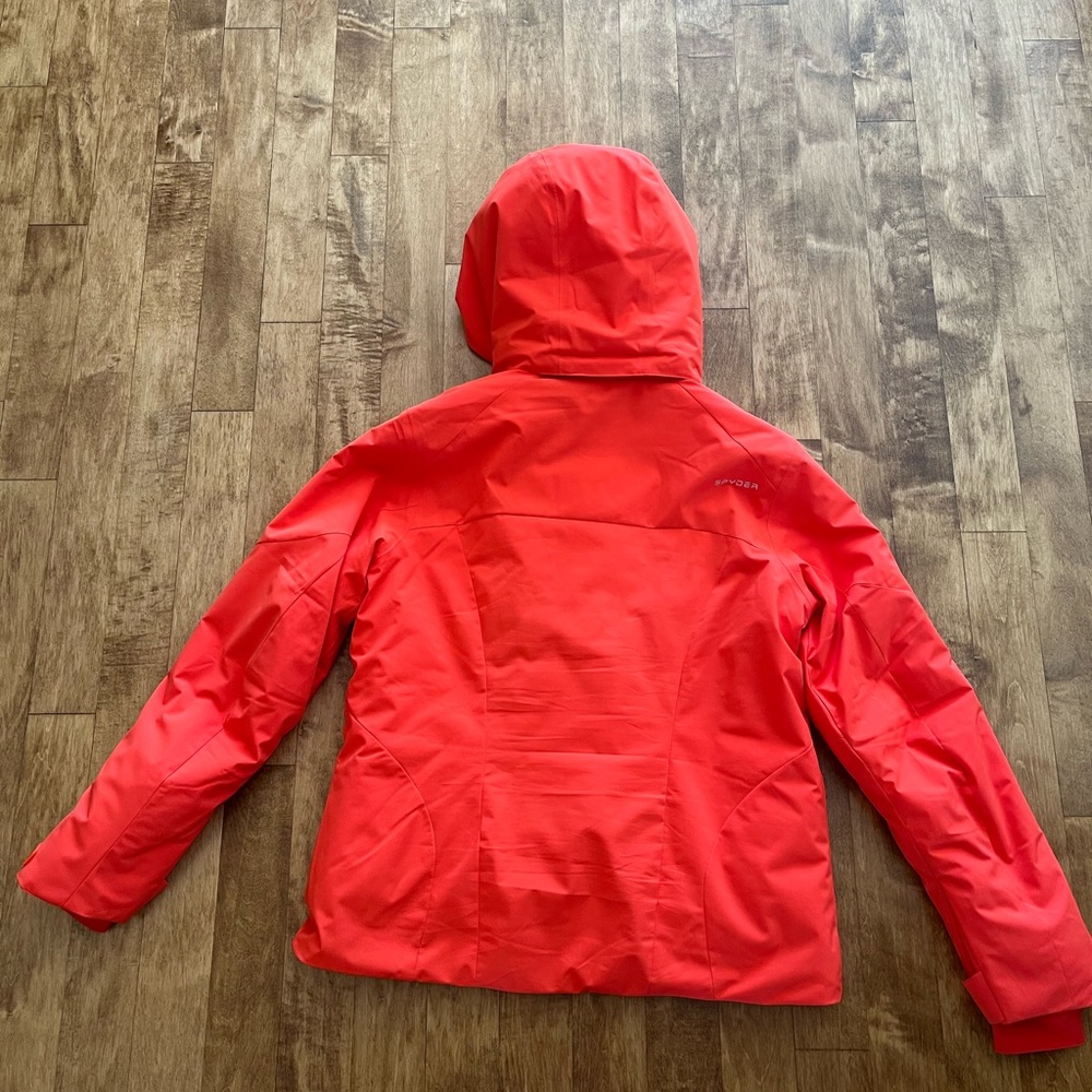 Ladies SPYDER ski coat -size XL. Very good condition- like new.